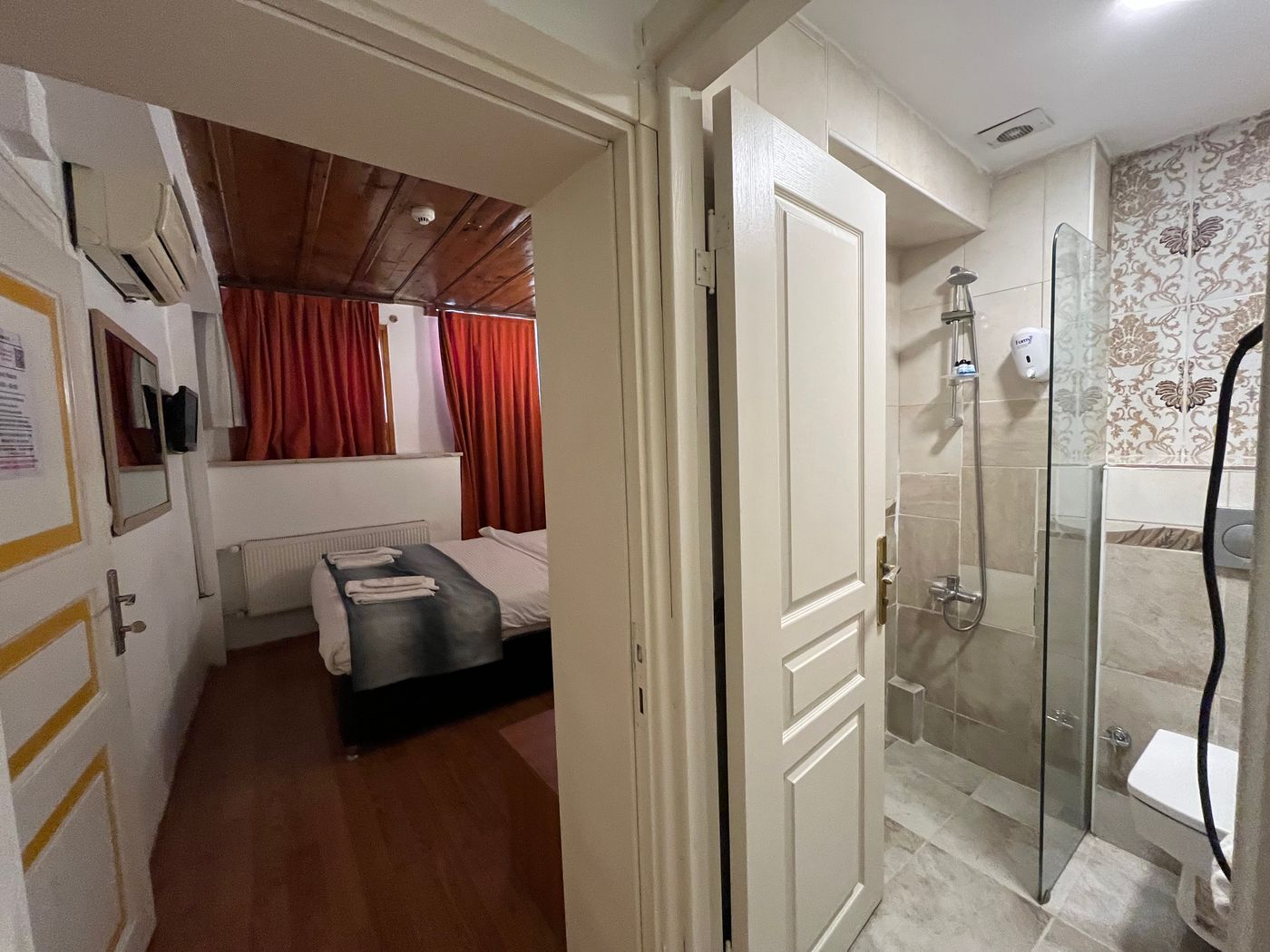 Le-Safran-Suite-Room-36