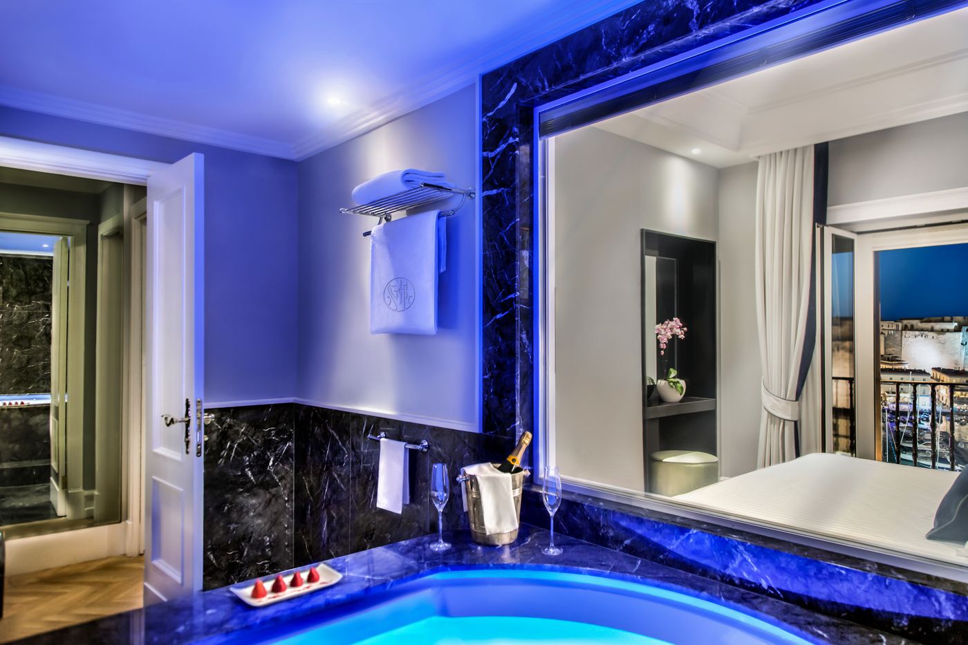 Grand Hotel Santa Lucia - Italy - NAPLES - Room - 9