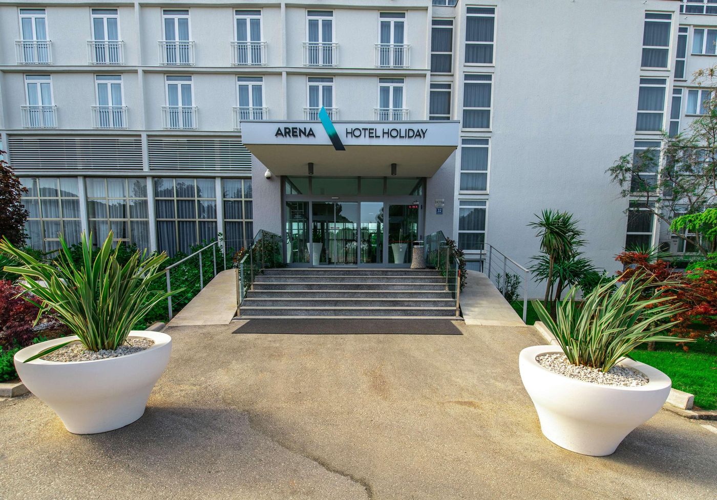 Hotel-Holiday-General-view-22