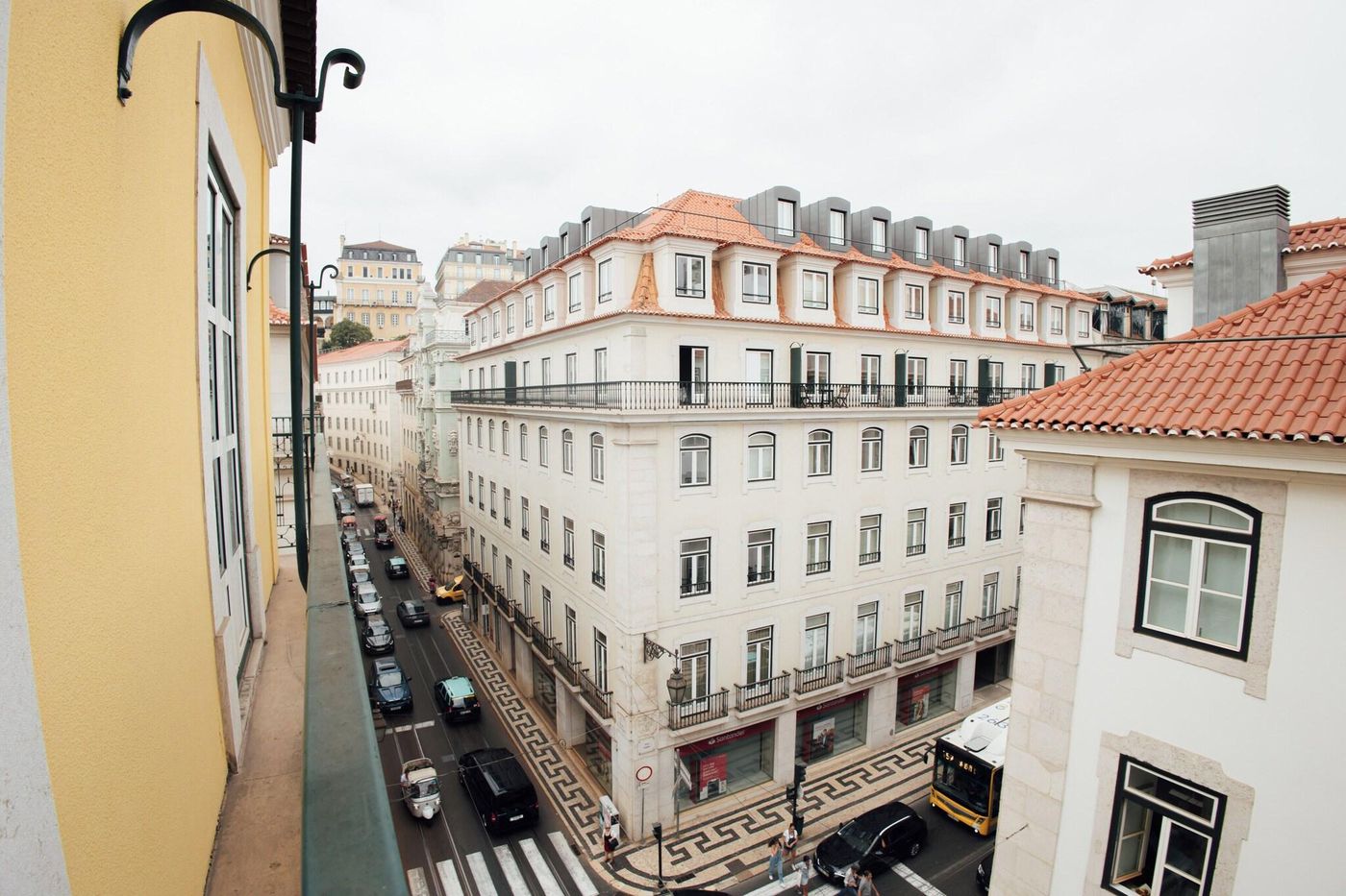 Meraprime-Gold-Design-Hotel-Room-9