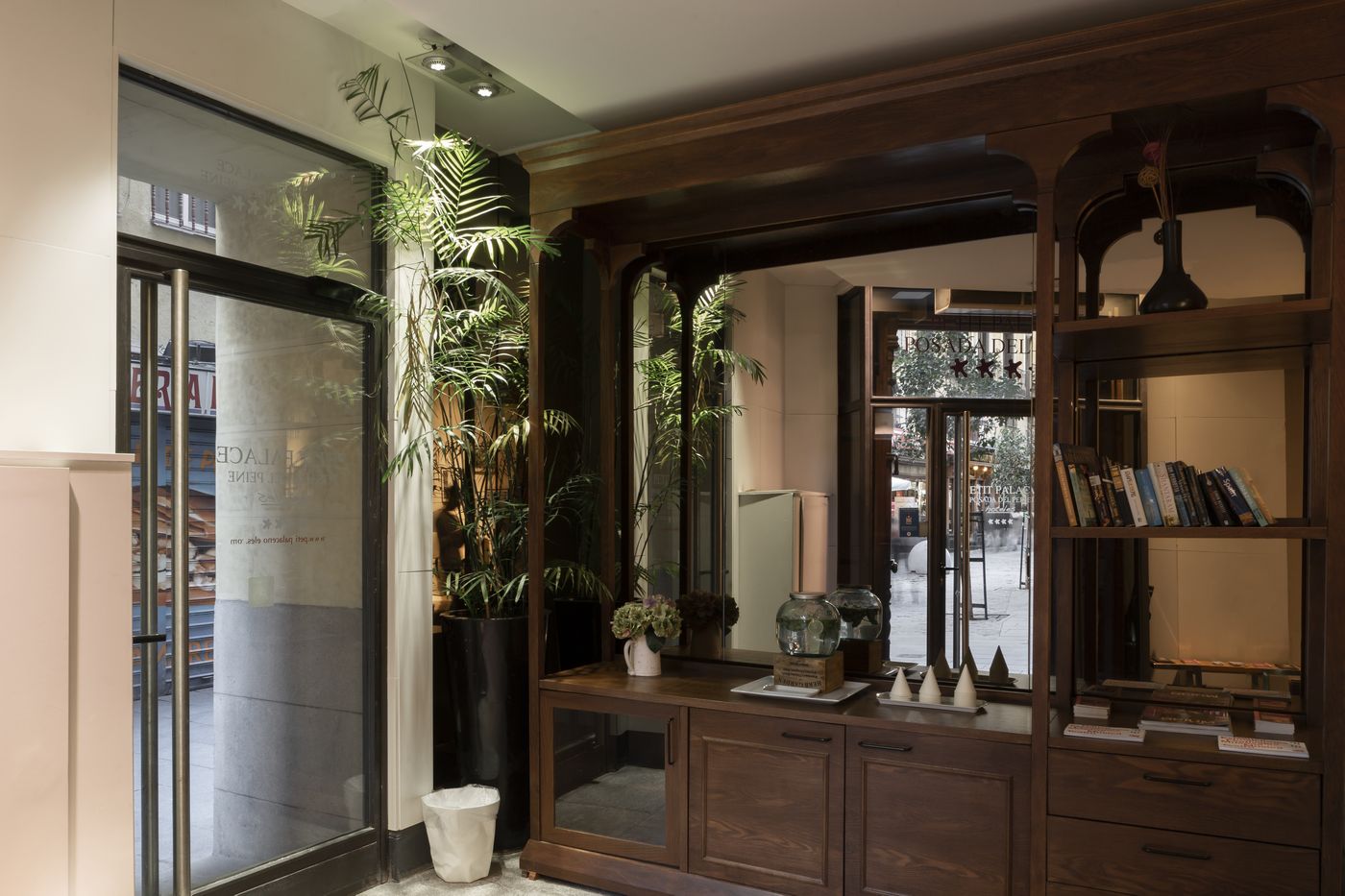 Petit-Palace-Posada-del-Peine-Lobby-6