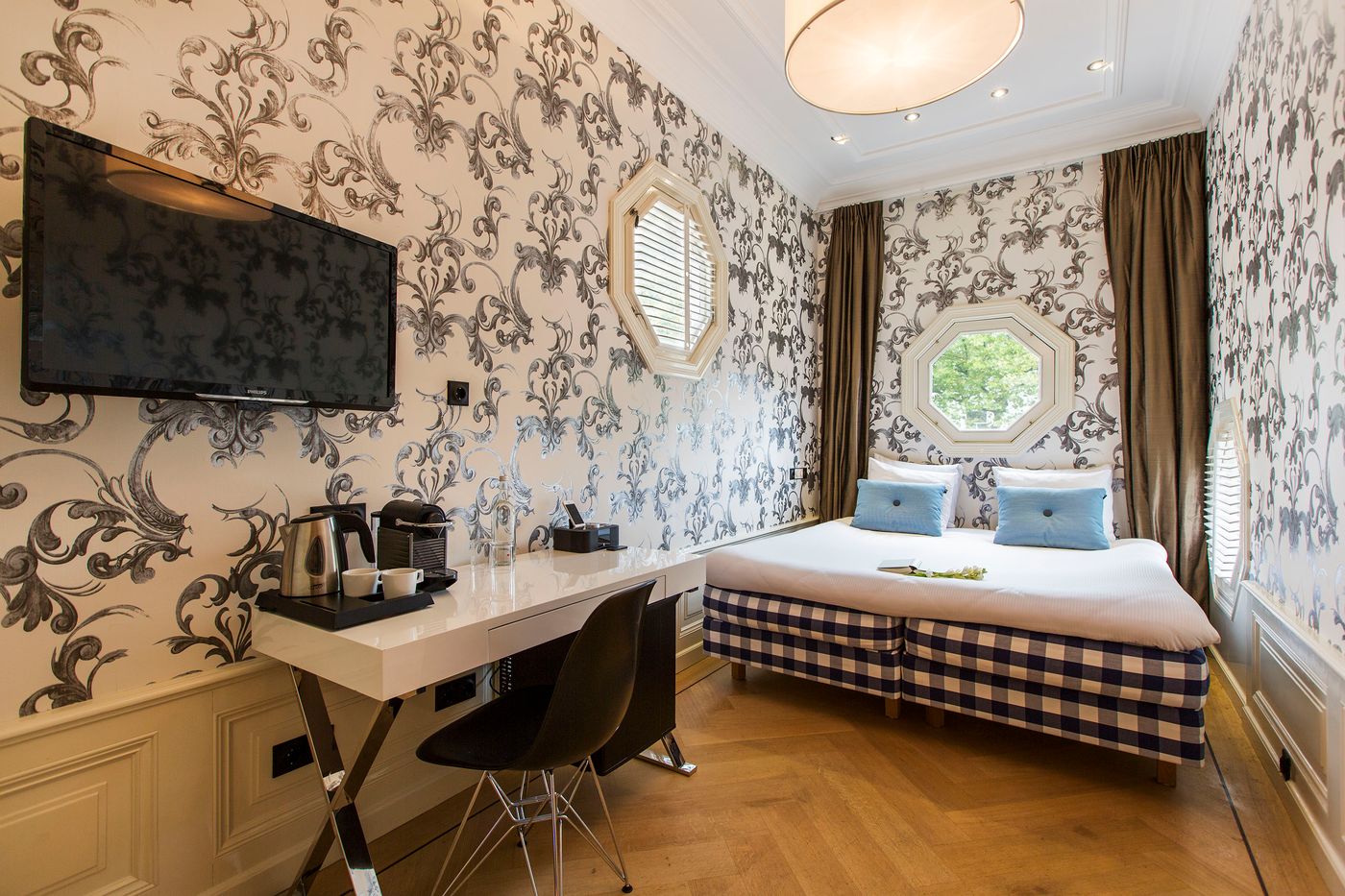 Amsterdam-Canal-Hotel-Room-18