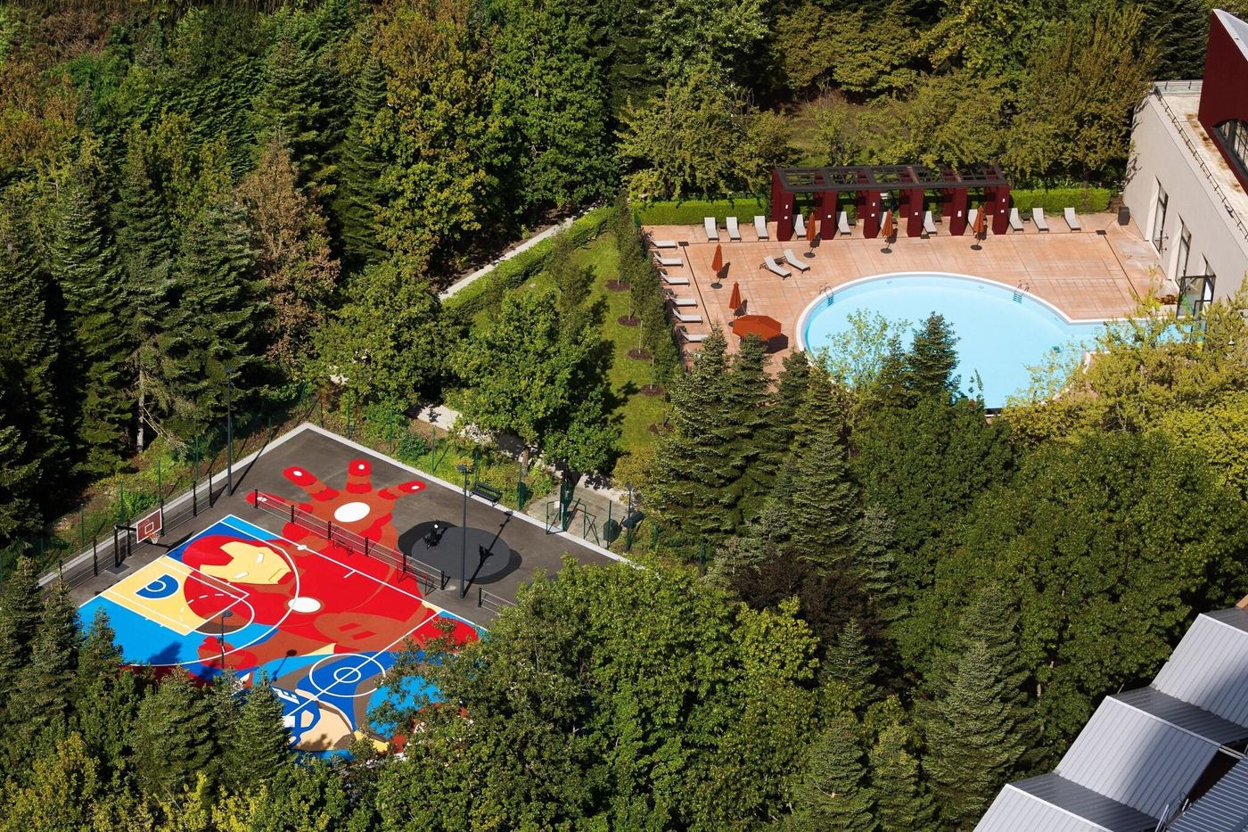 Disney-s-Hotel-New-York-Pool-35