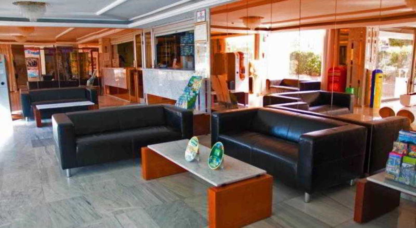 Las-Arenas-Apartments-Lobby-27