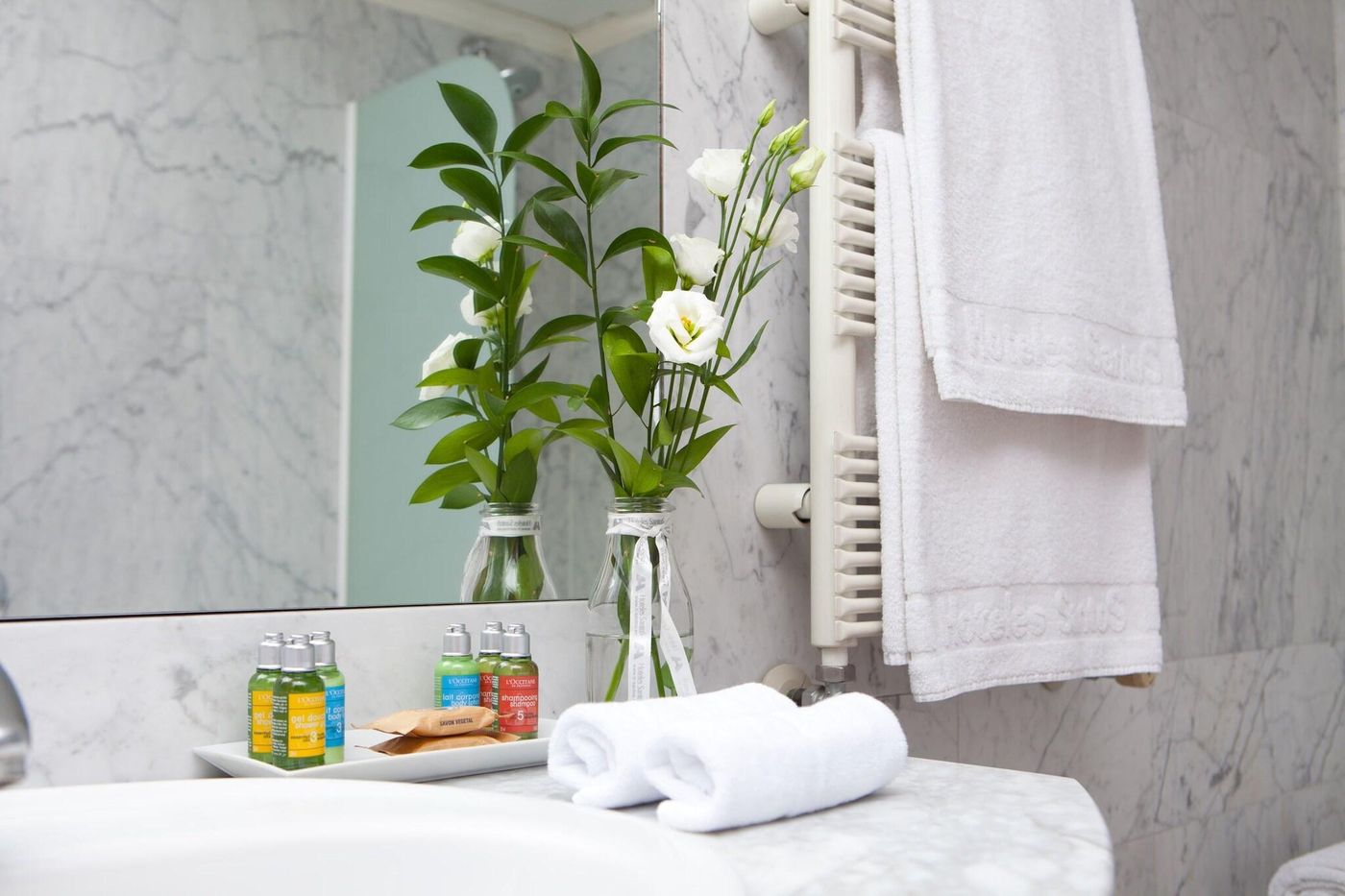 Santos-Agumar-Room-29