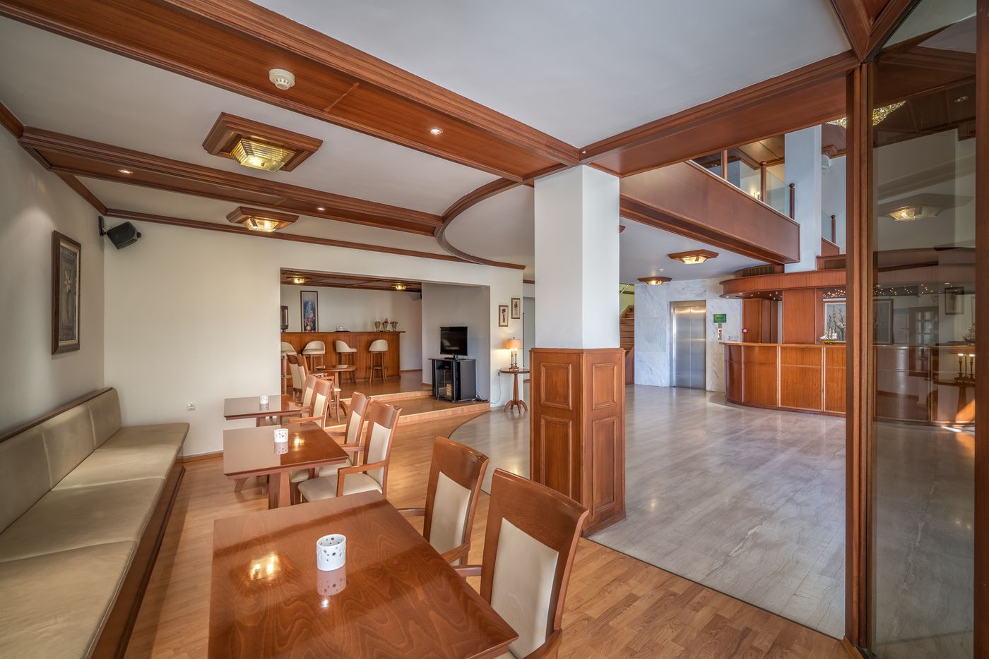 Diana-Hotel-Lobby-46