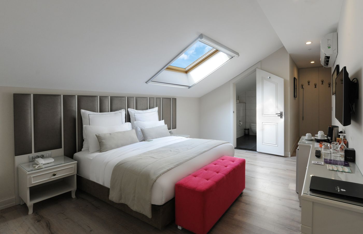 Le-Petit-Palace-Hotel-Room-11