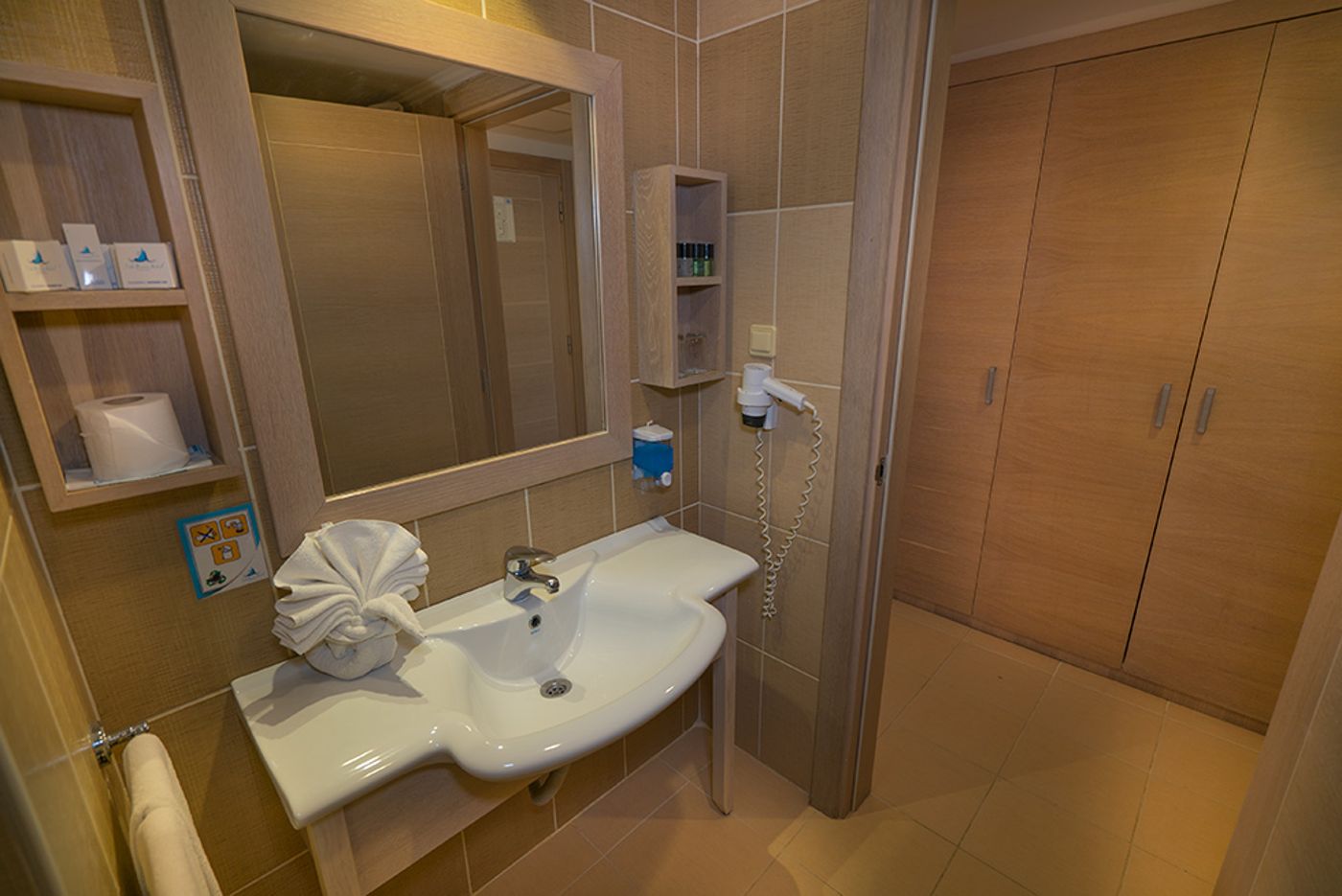 Side-Breeze-Hotel-Room-22