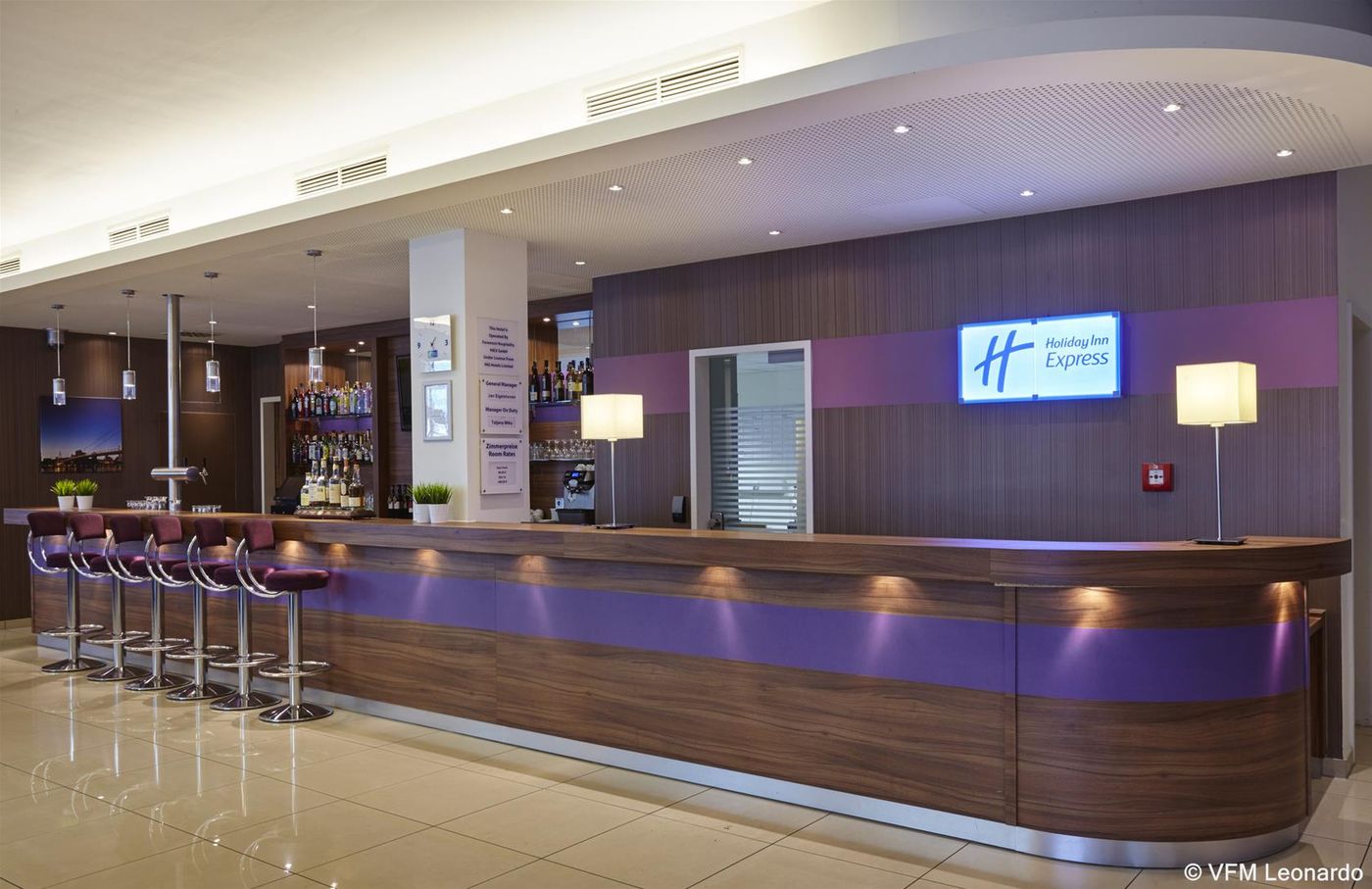 Premier Inn Frankfurt City Centre - Germany - Frankfurt - Bar - 3