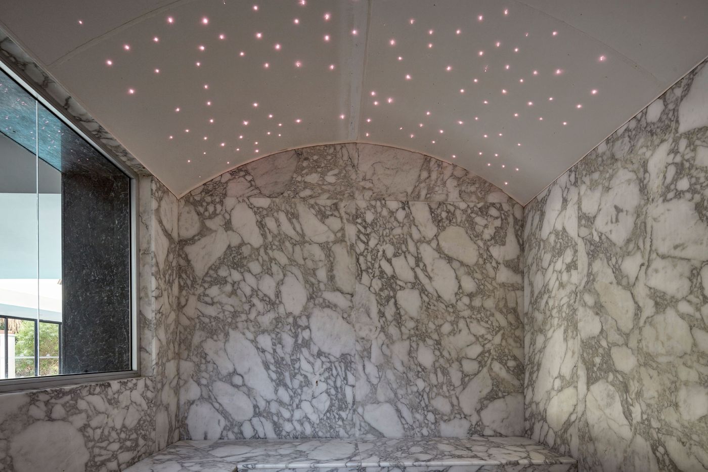 Grecian-Bay-Hotel-Sports-and-Entertainment-72