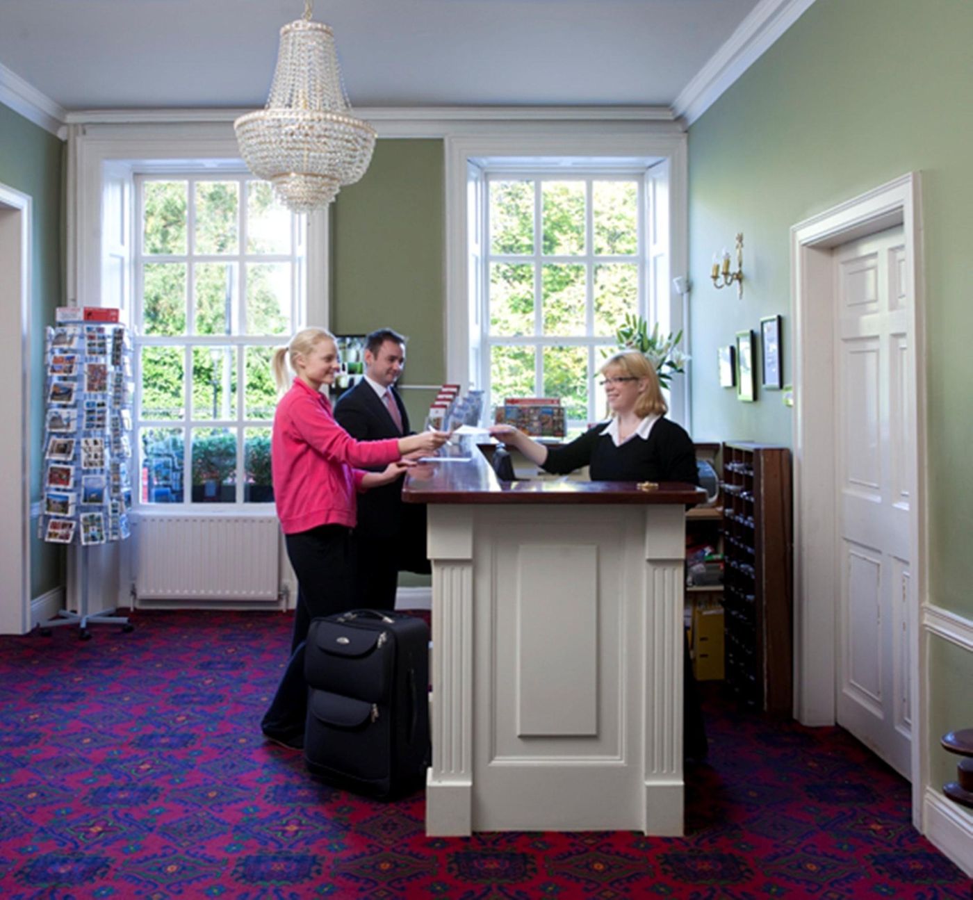 Staunton-s-on-the-Green-Lobby-6