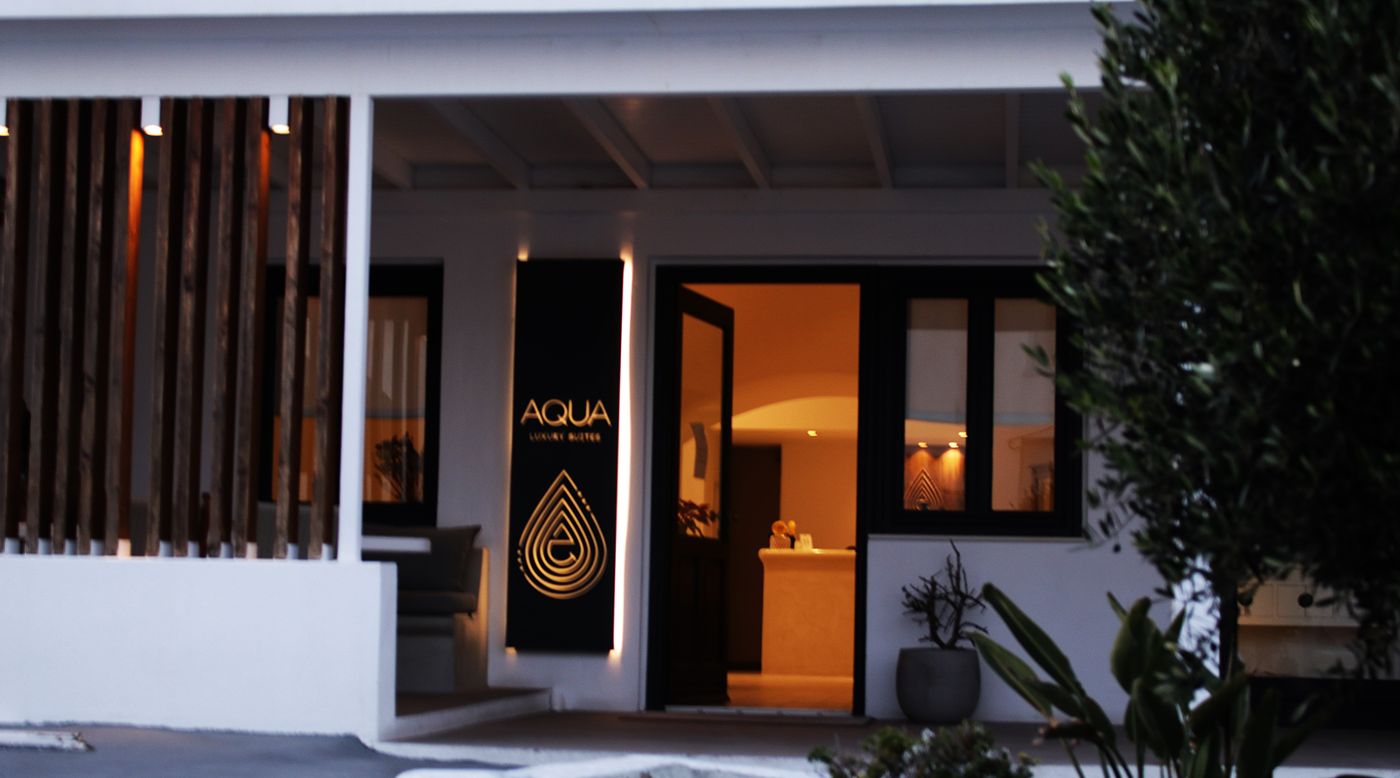 Aqua-Luxury-Suites-Lobby-65