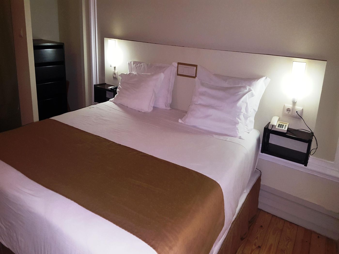 Hotel-De-Moura-Room-35