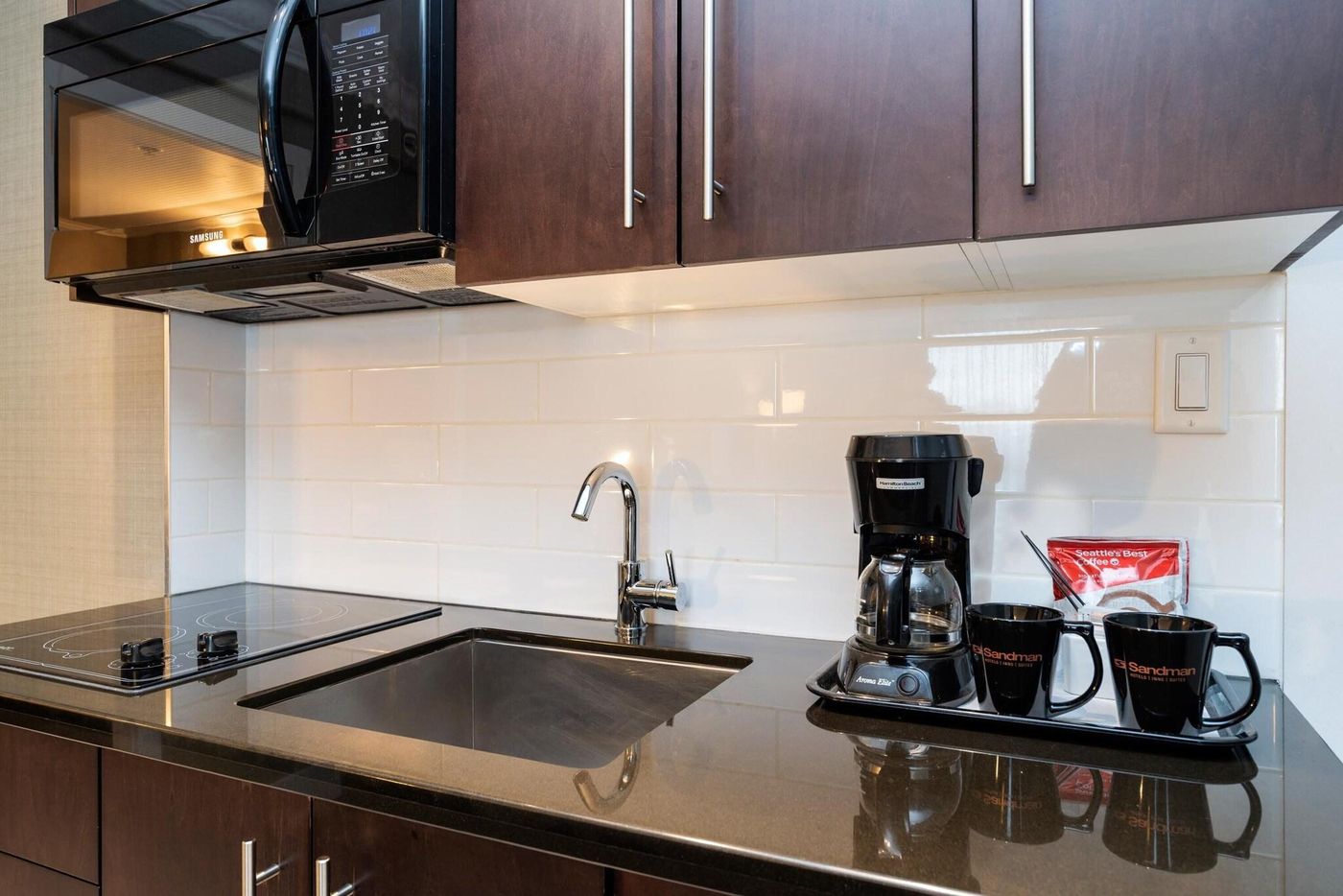 Sandman-Hotel-Vancouver-Airport-Room-13