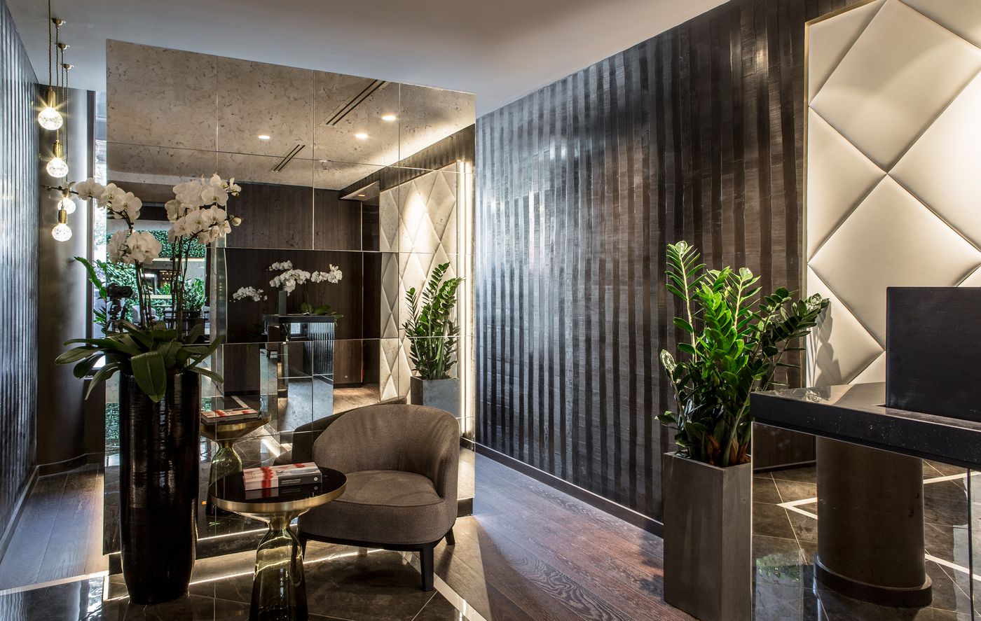 Le-Parisis-Hotel-Lobby-2