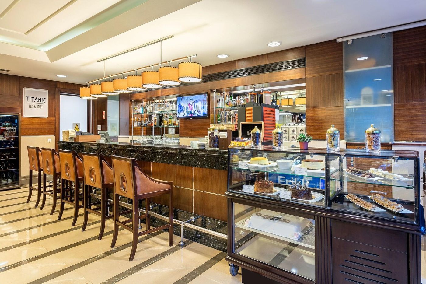Titanic-Port-Bakirkoy-Bar-44