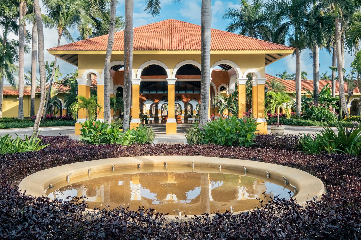 Iberostar-Waves-Paraiso-Beach-Lobby-12