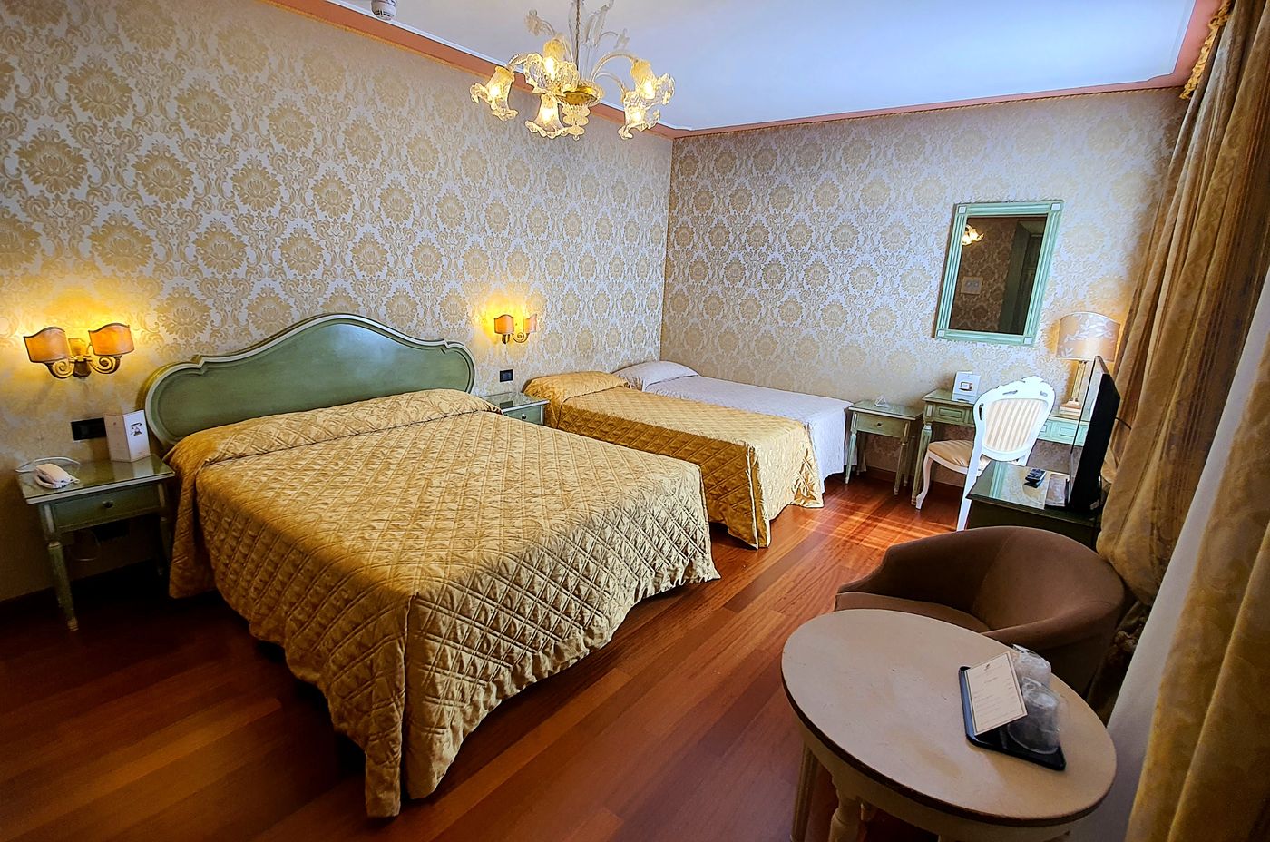 Carlton-on-the-Grand-Canal-Room-16