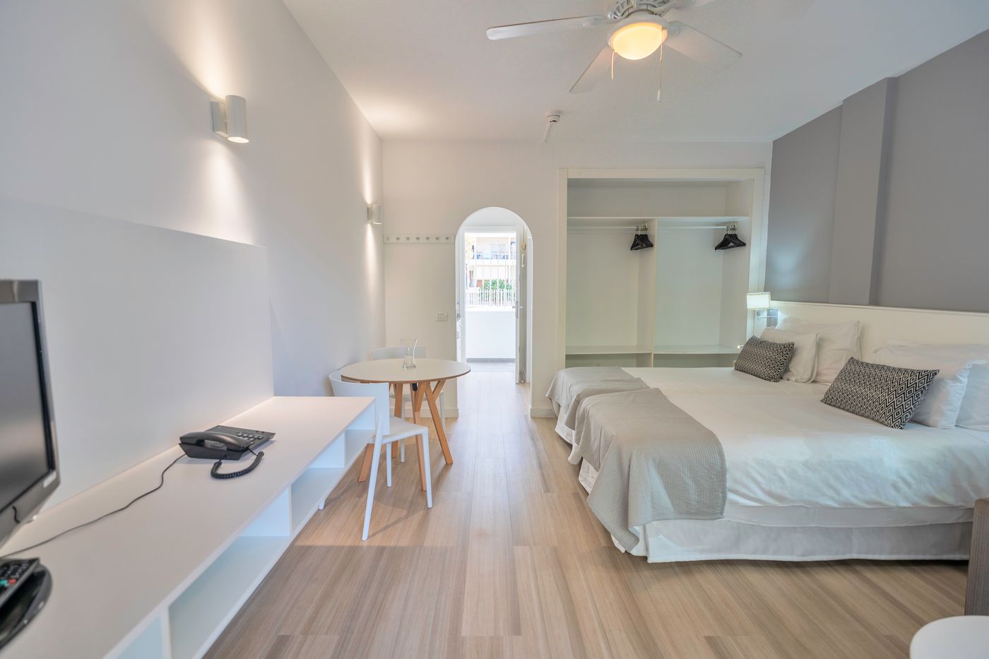 Coral-California-Room-14