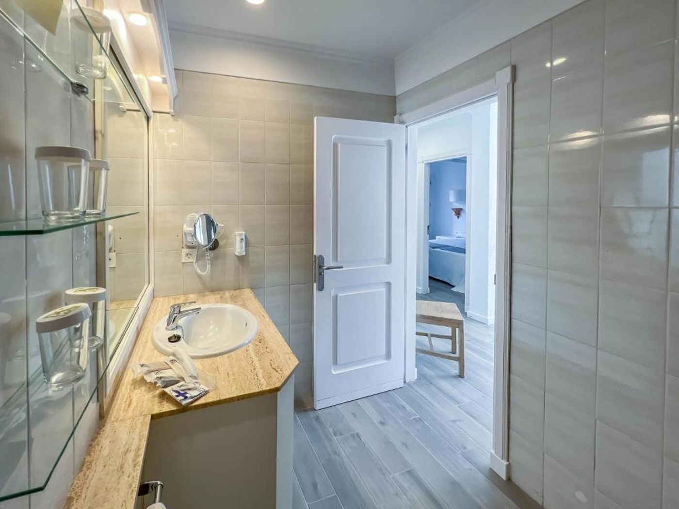 Parque-del-Sol-Room-28