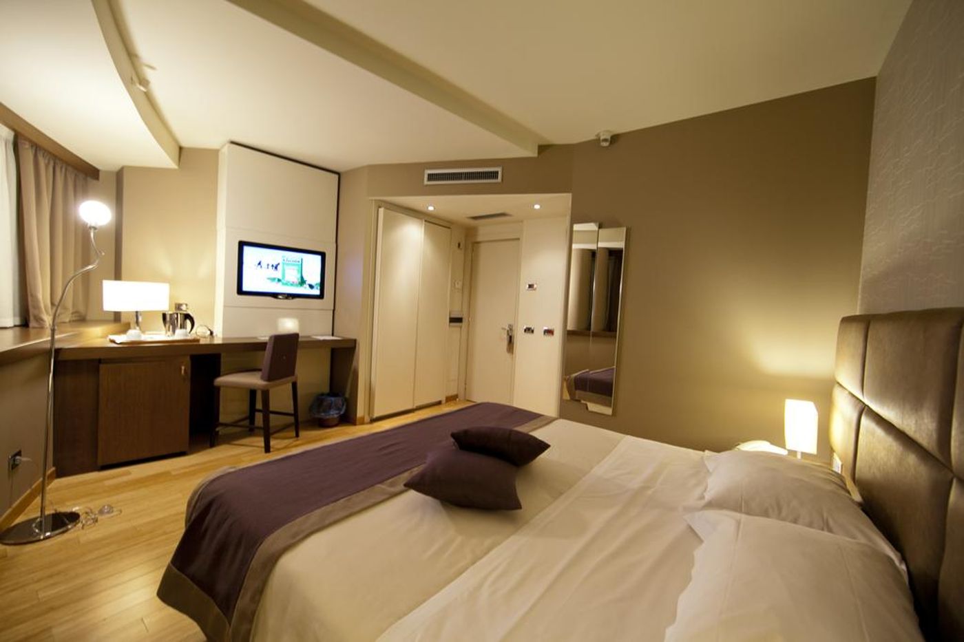 B-B-Hotel-Trapani-Crystal-Room-13