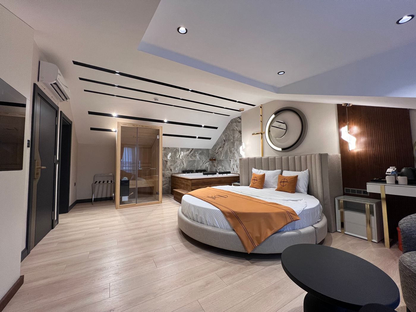 Elysian-Airport-Hotel-Room-2