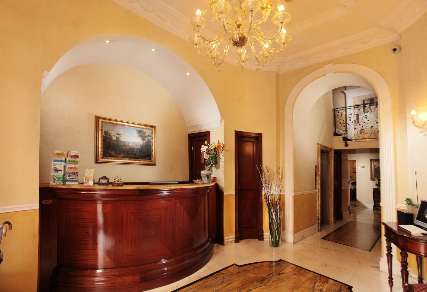 Hs311-Italy-ROME-Lobby-5