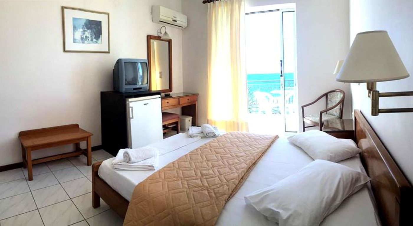 Chryssi Akti - Paradise Beach Hotel