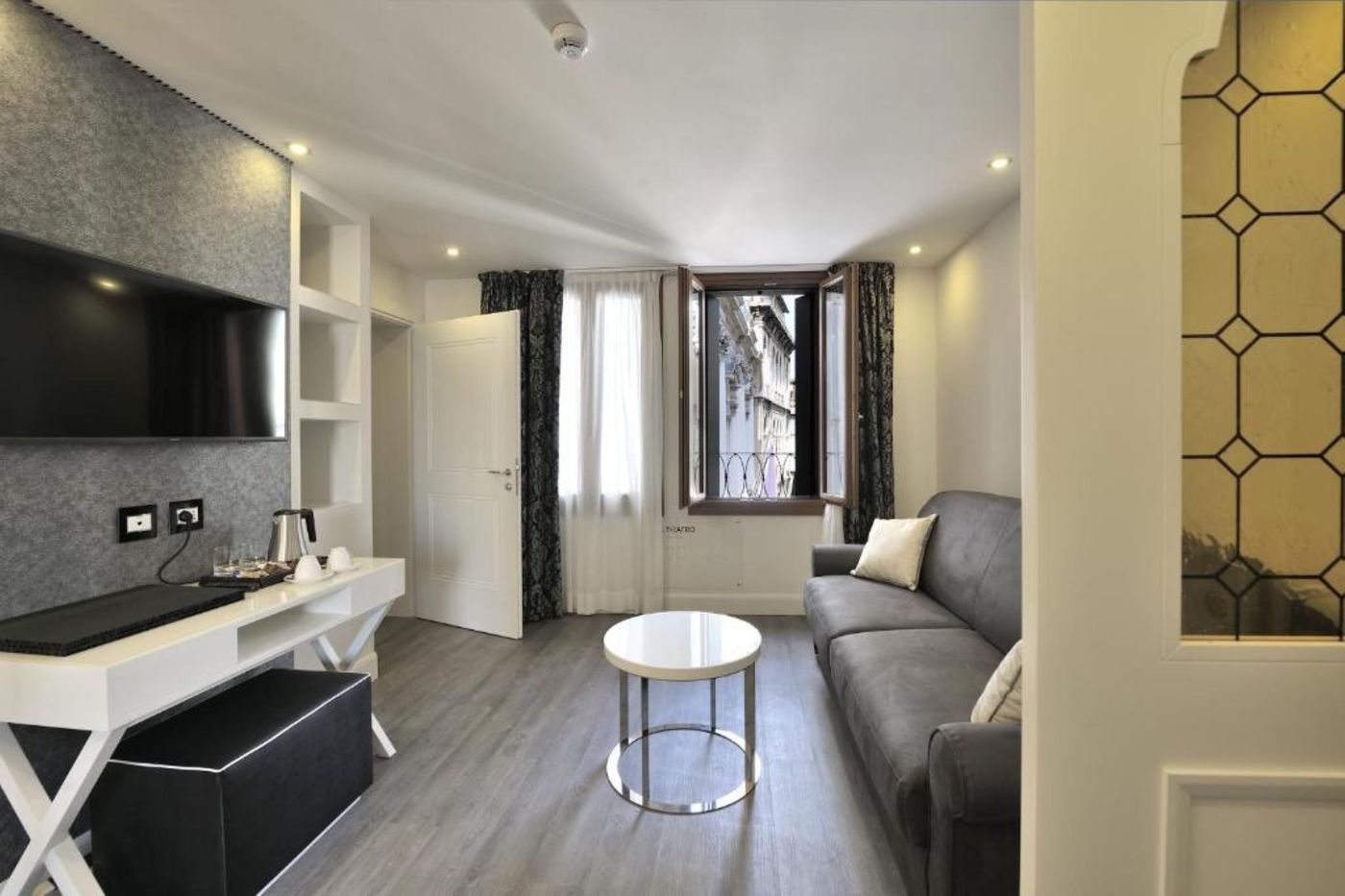 Al-Theatro-Palace-Room-10