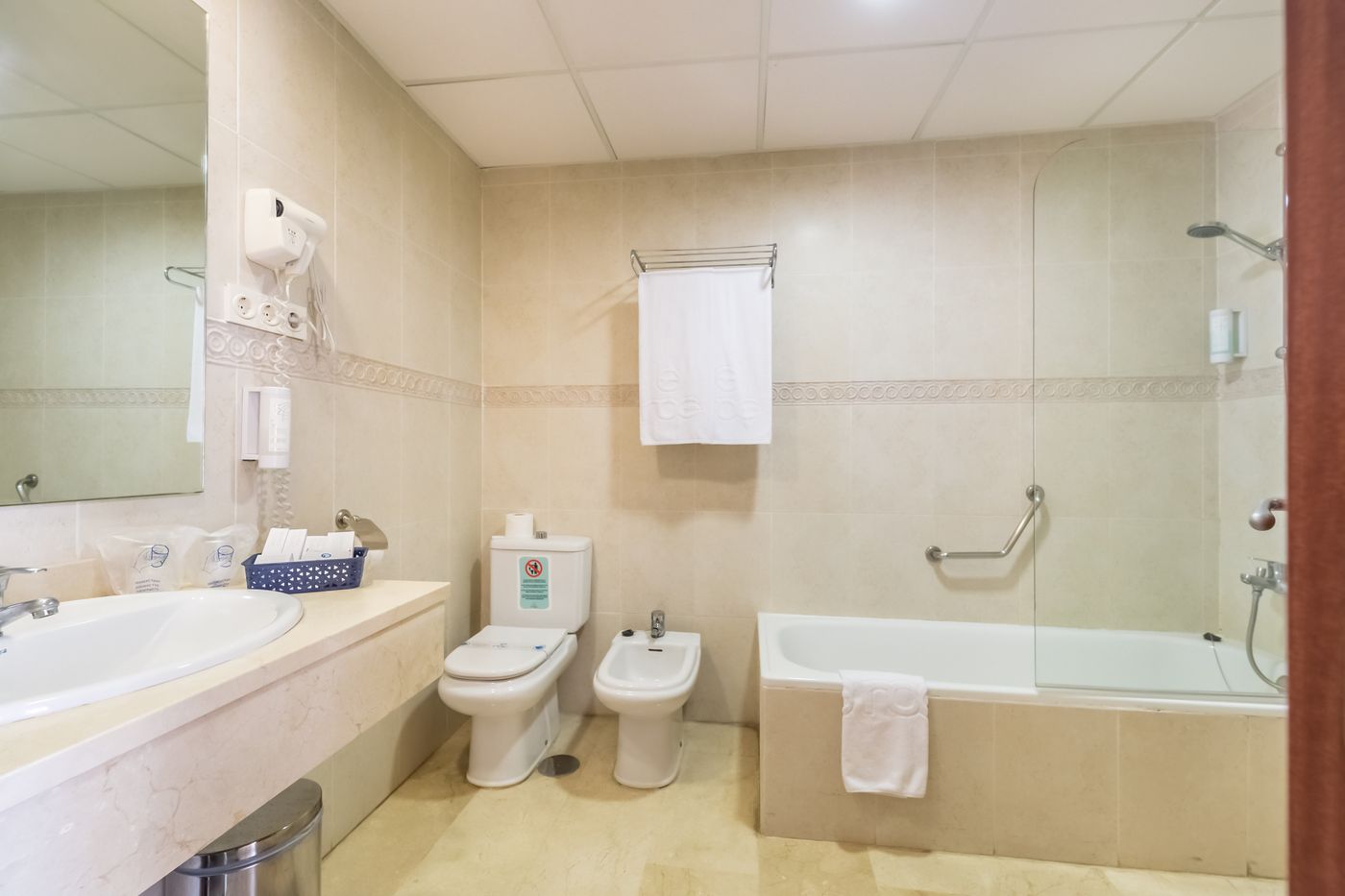 AluaSun-Lago-Rojo-Room-34