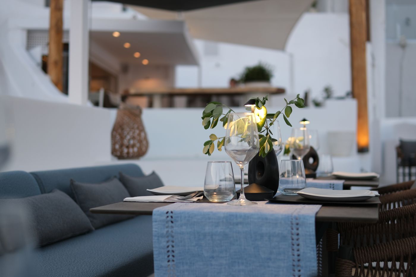 Aqua-Luxury-Suites-Restaurant-9