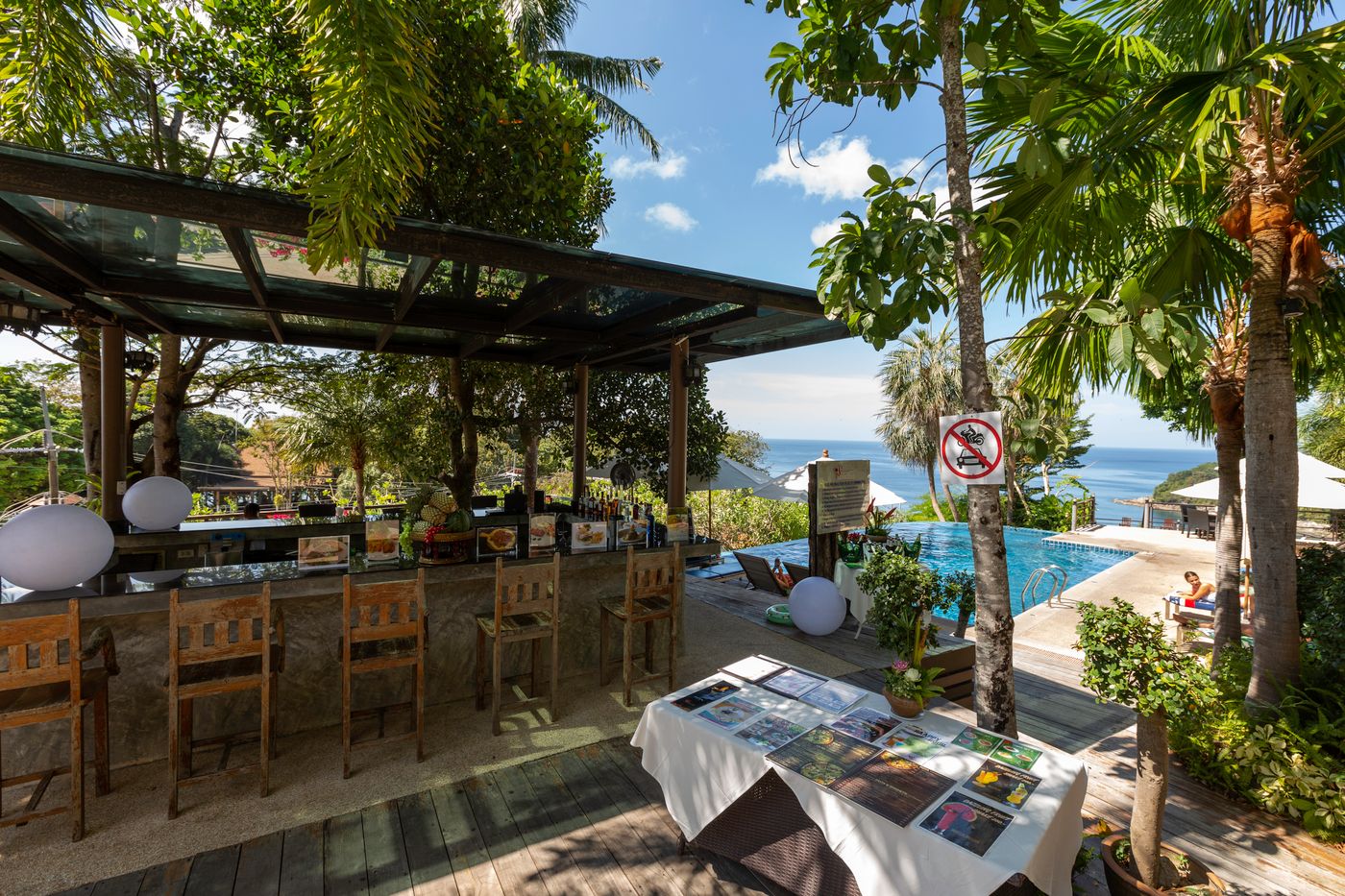 Secret-Cliff-Villa-Bar-4