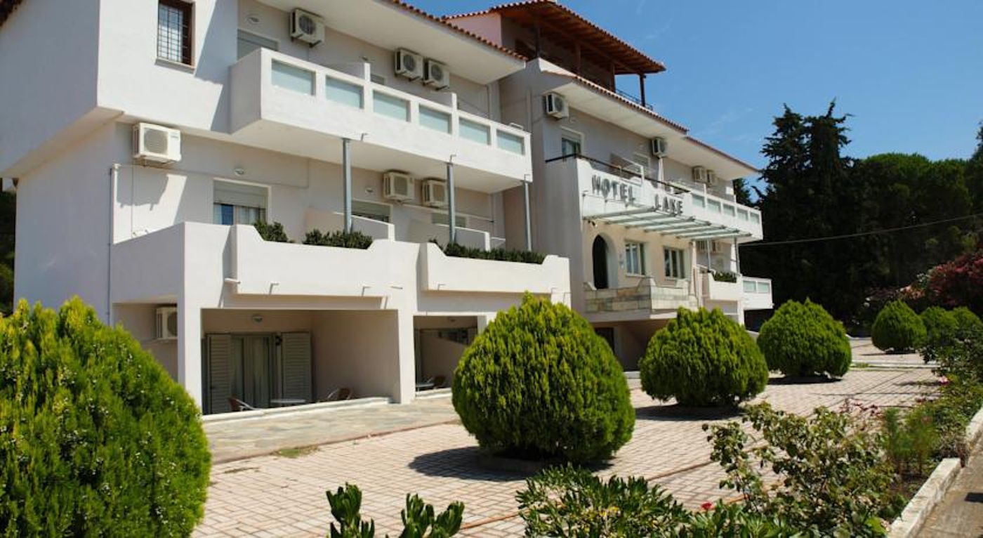 The Lakes Apartments