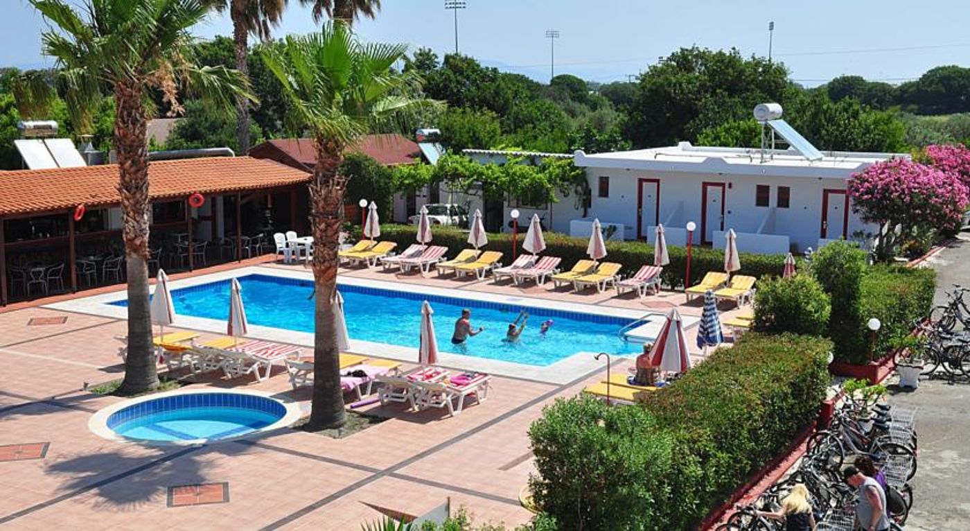 Sandy's Studios & Log Villas