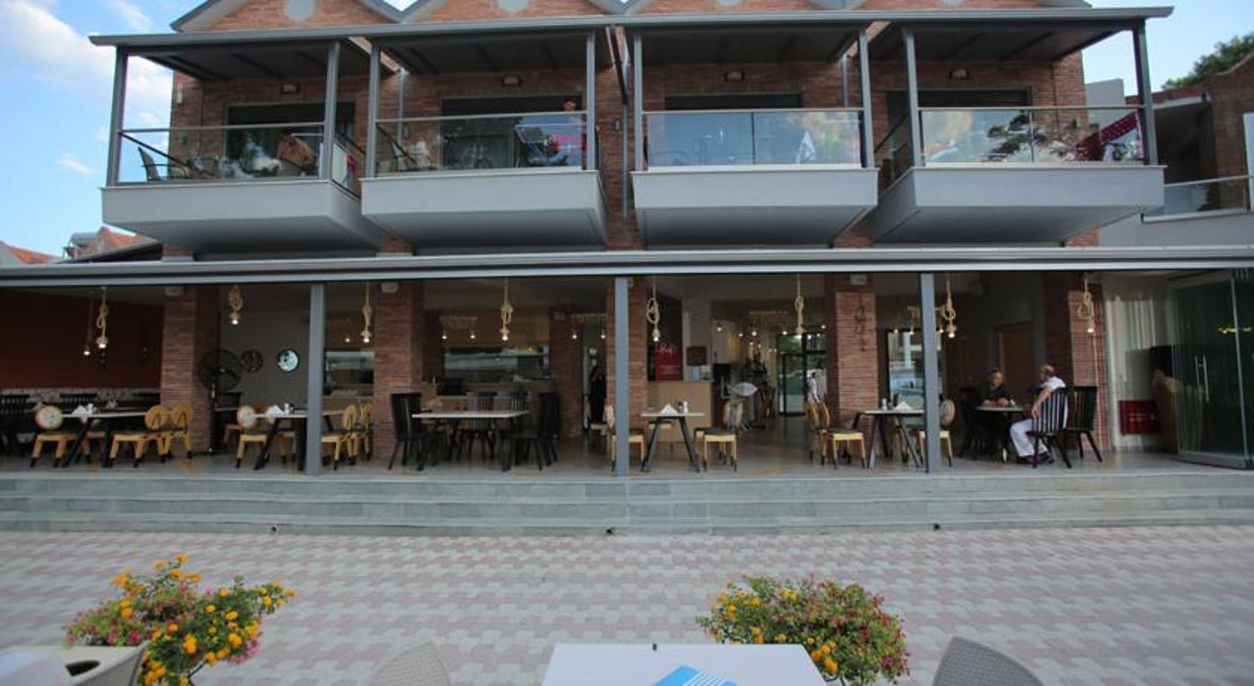 Flegra Beach Boutique Apartments