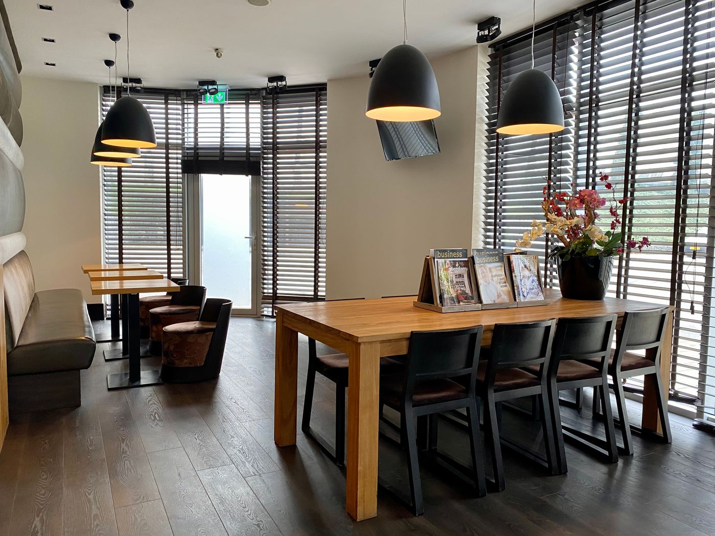 Xo-Hotels-Blue-Tower-Lobby-11