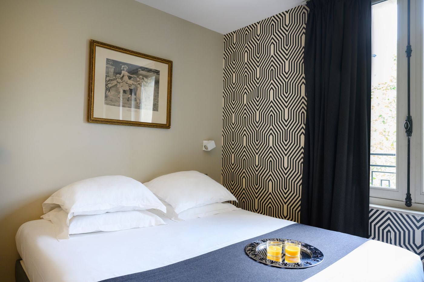 Suites-and-Hotel-Helzear-Champs-Elysees-Room-13