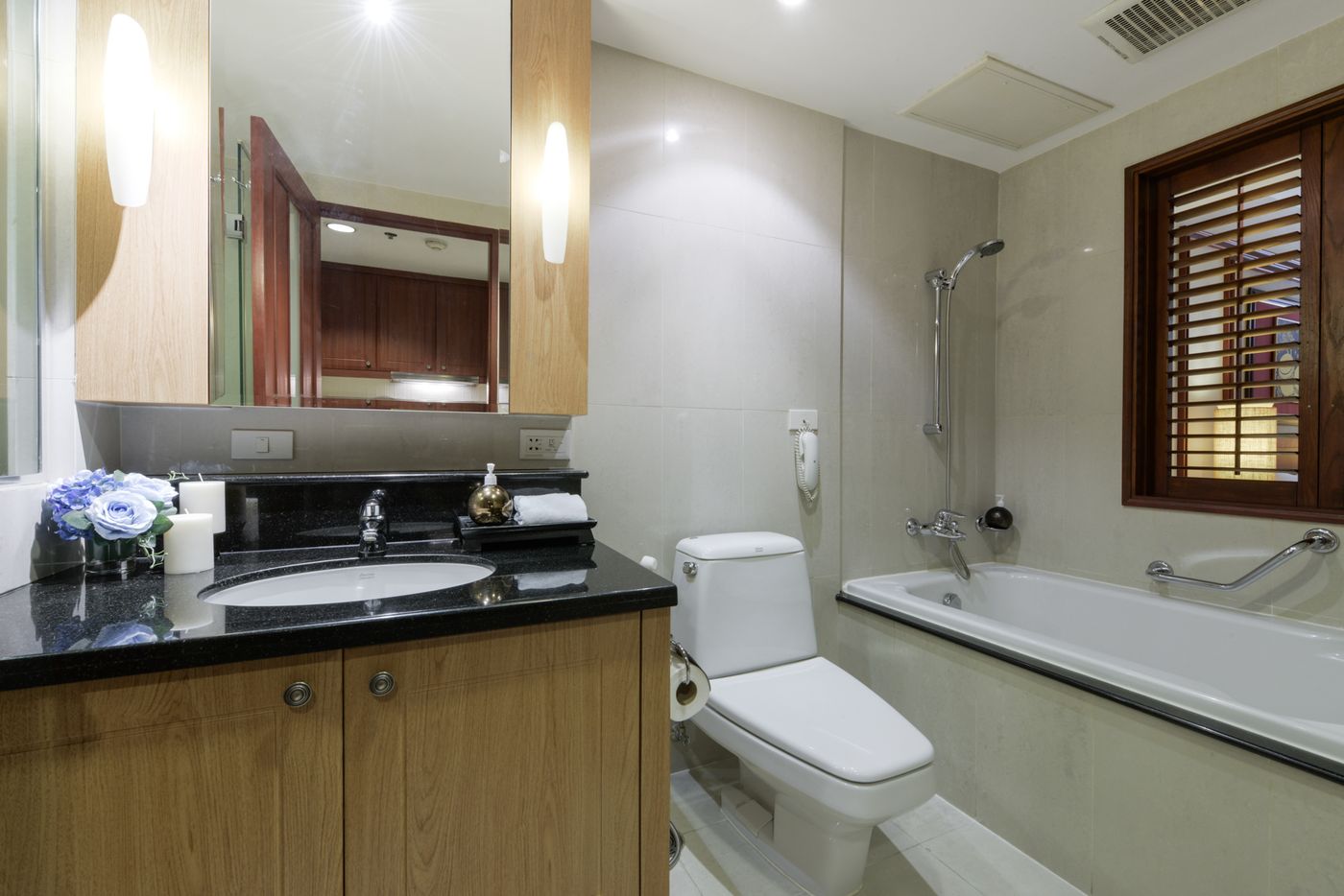 Centre-Point-Sukhumvit-Thong-Lo-Room-42