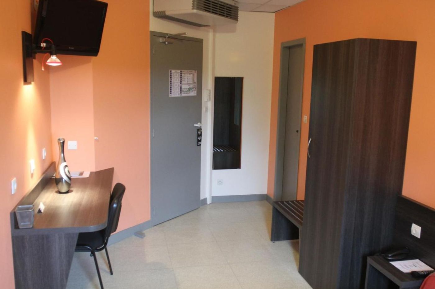 Hotel Le Saint Vincent - France - VOURLES - Lobby - 1