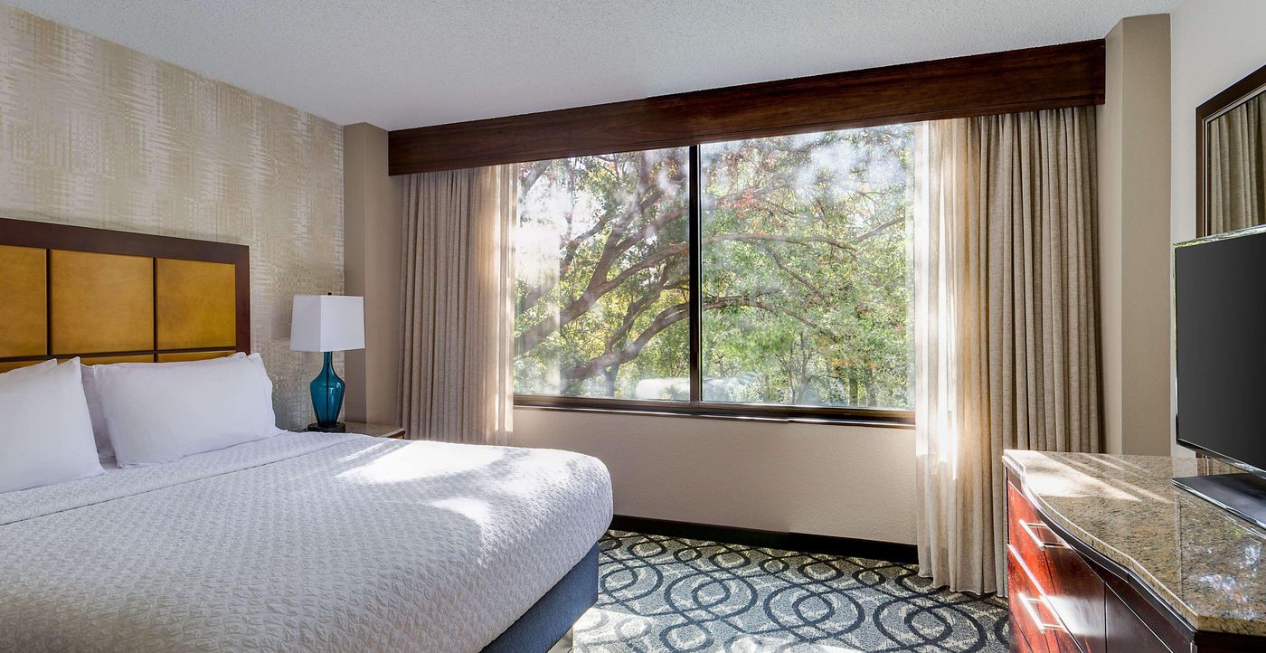 Embassy Suites by Hilton Dallas Love Field-United States-DALLAS-Room-9