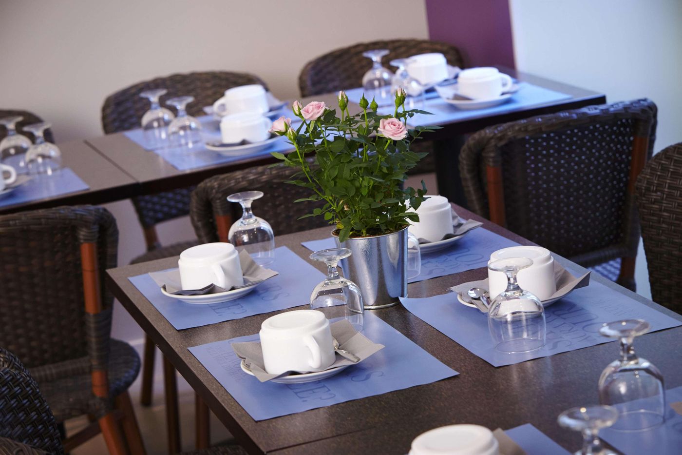 Kyriad-Par----s-10---Canal-Saint-Martin--R----publique-Restaurant-24