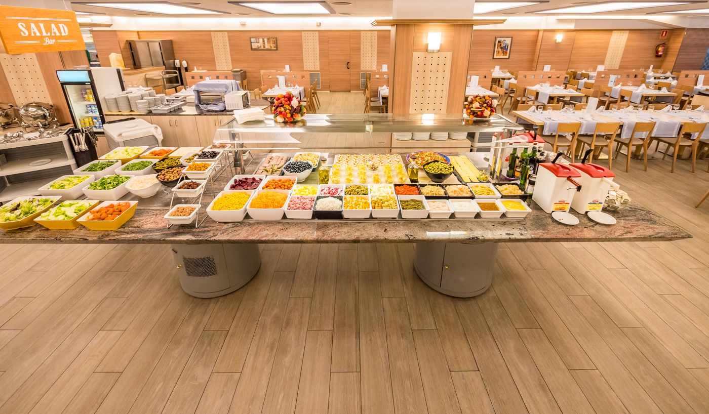 Golden-Avenida-Family-Suites-Restaurant-35