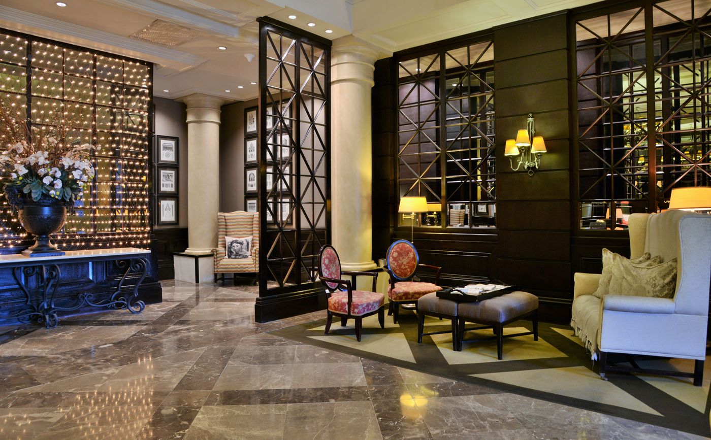 Cape-Royale-Luxury-Hotel-Lobby-5