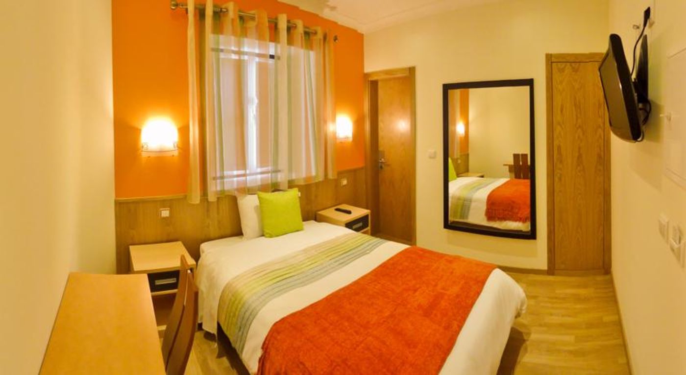 Vila-Nova-Guesthouse-Room-13