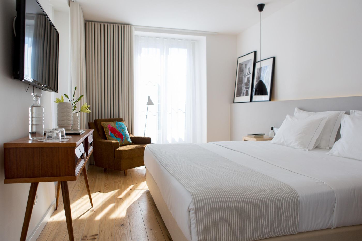 The-8-Down-Town-Suites-Room-3