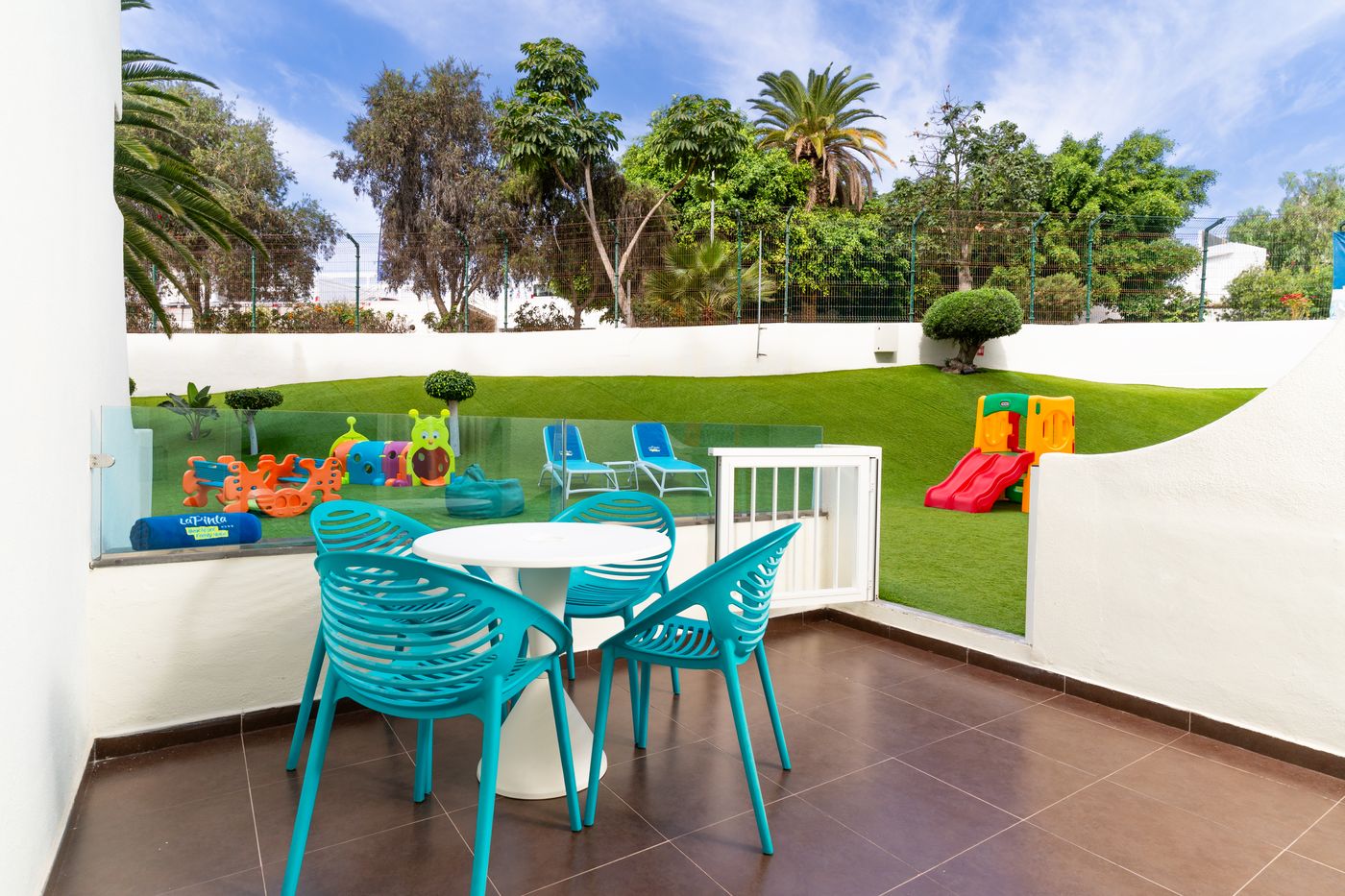 Hovima-La-Pinta-Beachfront-Family-Hotel-Room-11