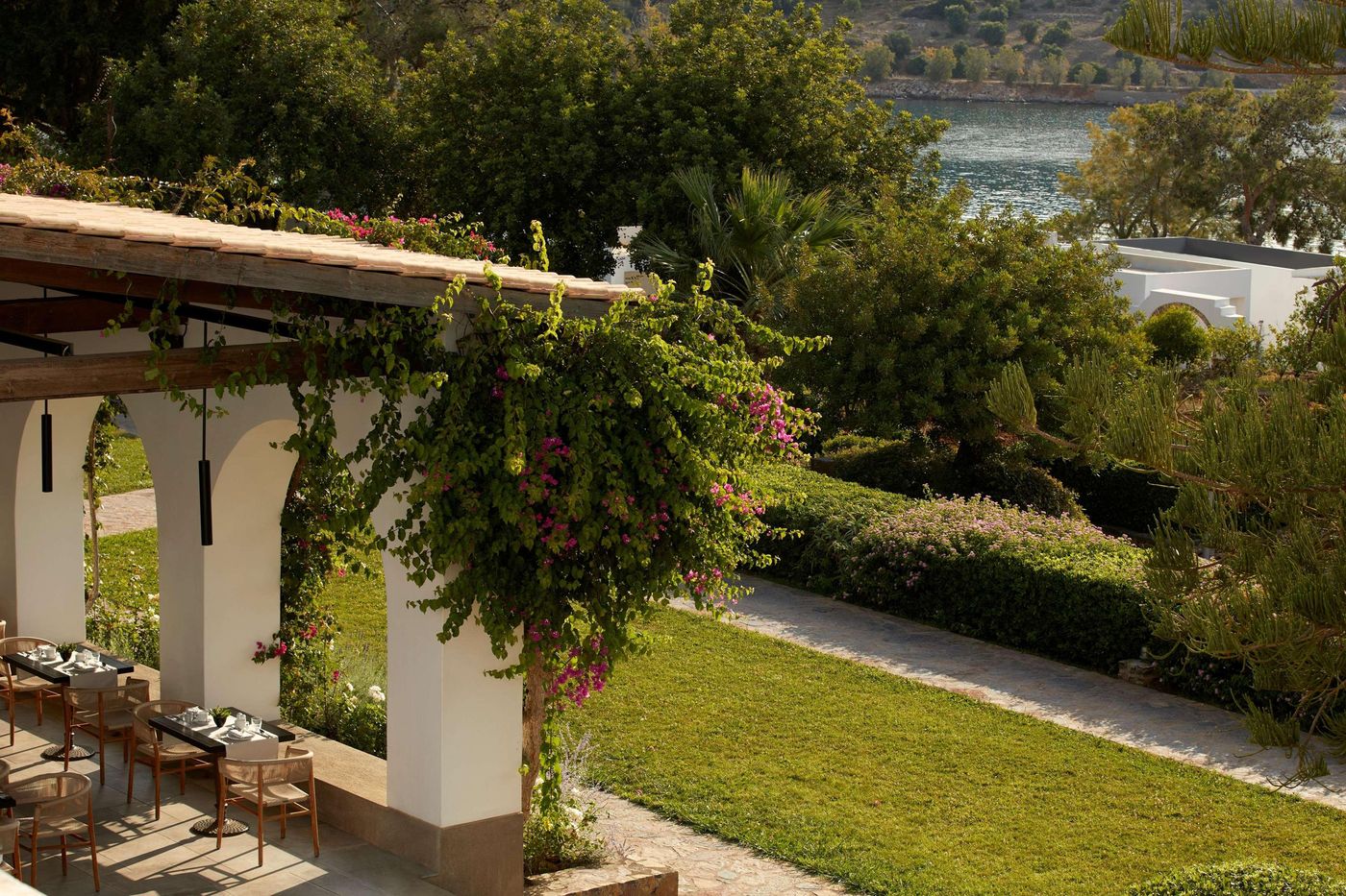 Minos-Beach-Art-Hotel-Restaurant-4