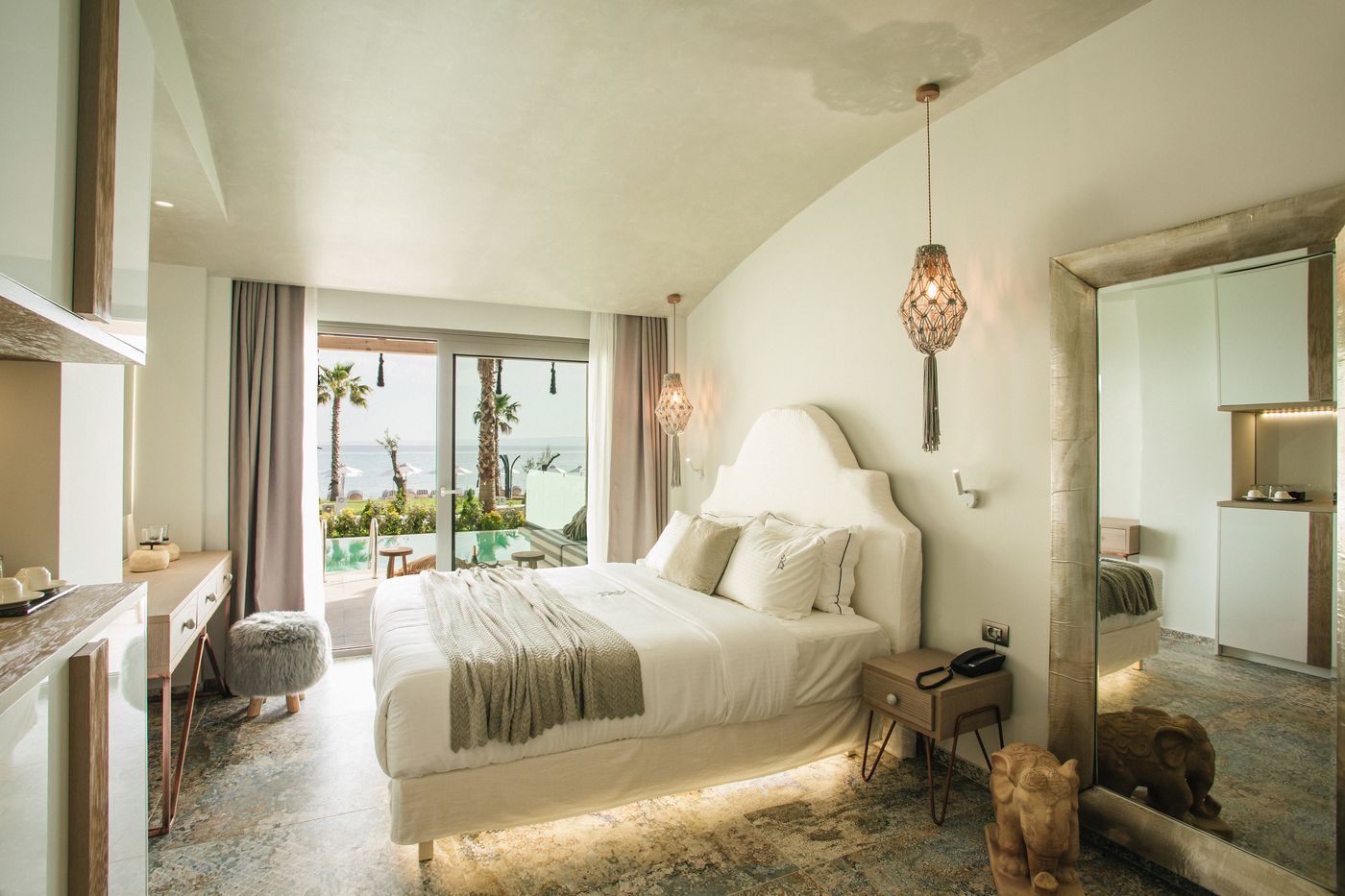 Blue Carpet Luxury Suites