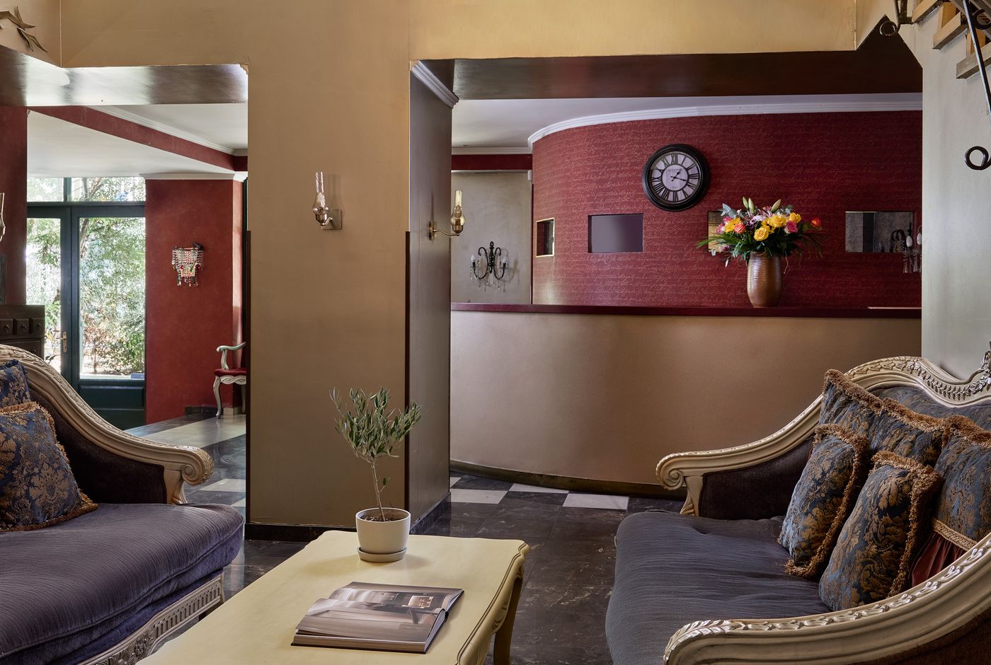 Delphi-Art-Hotel-Lobby-3