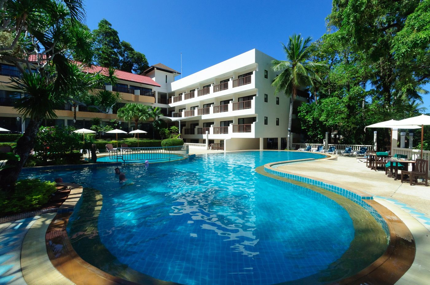 Patong-Lodge-Hotel-Pool-2